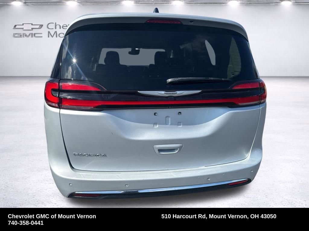 Used 2023 Chrysler Pacifica Touring-L FWD image 8