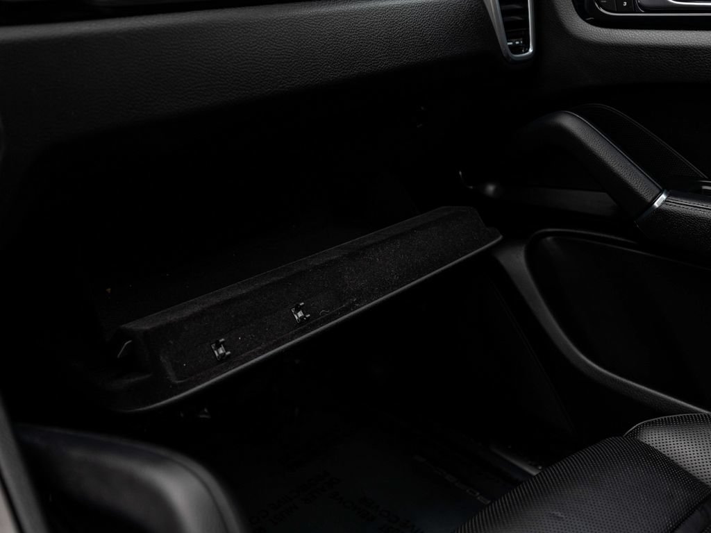 Used 2023 Porsche Cayenne Platinum Edition AWD/4WD image 19