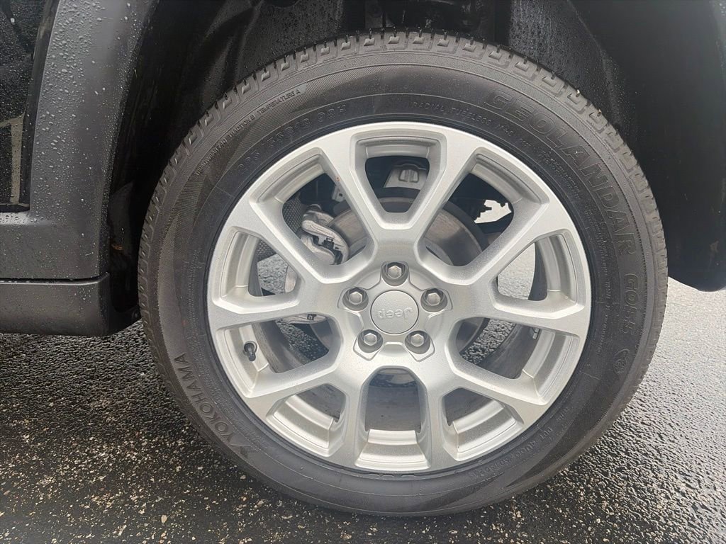 Used 2024 Jeep Compass Latitude AWD/4WD image 11