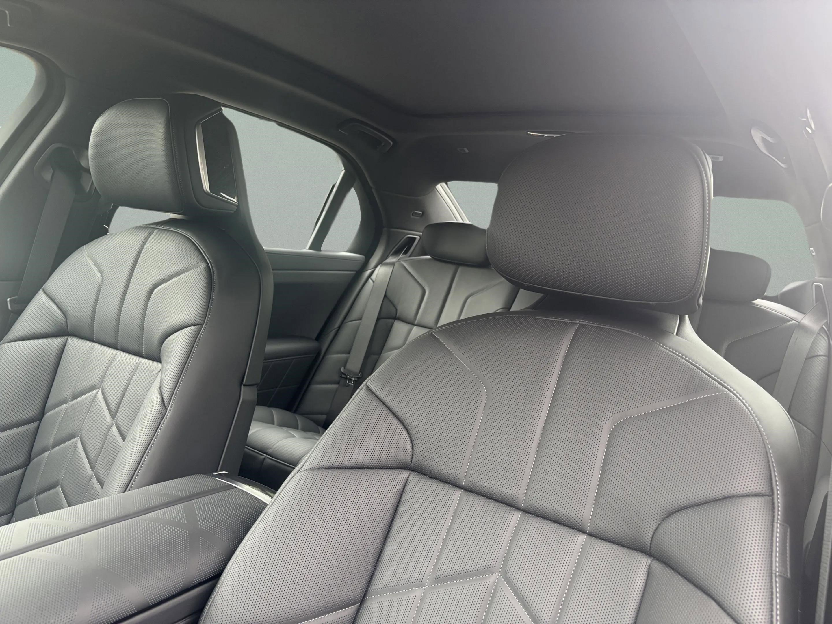 New 2026 BMW 750e xDrive image 20