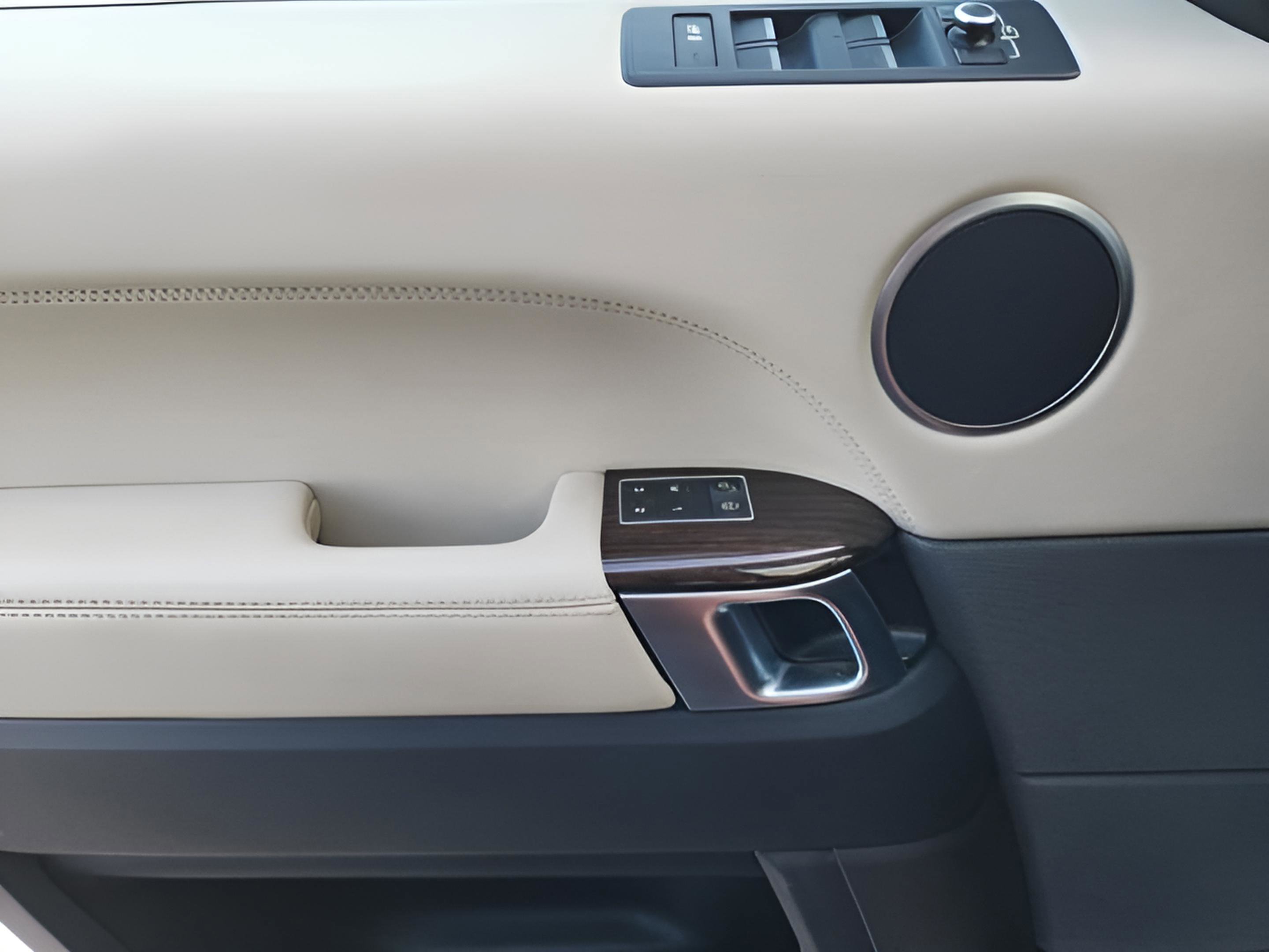 Used 2015 Land Rover Range Rover Sport HSE image 17