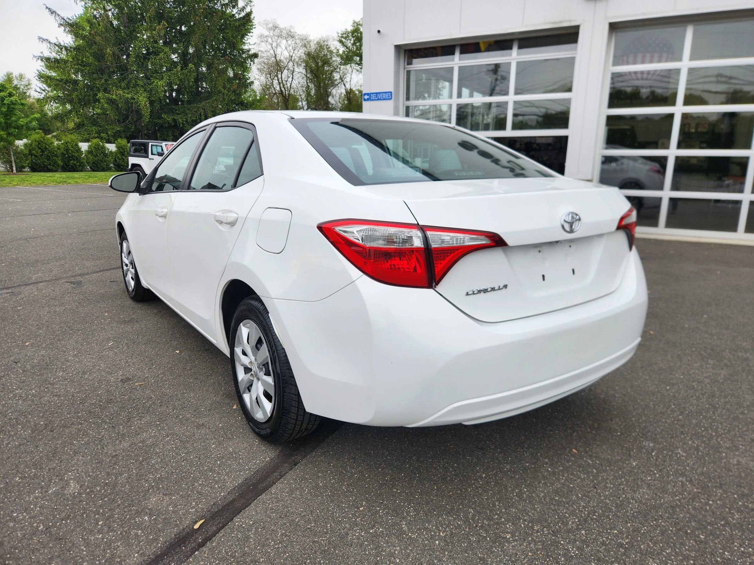 Used 2014 Toyota Corolla LE FWD image 12