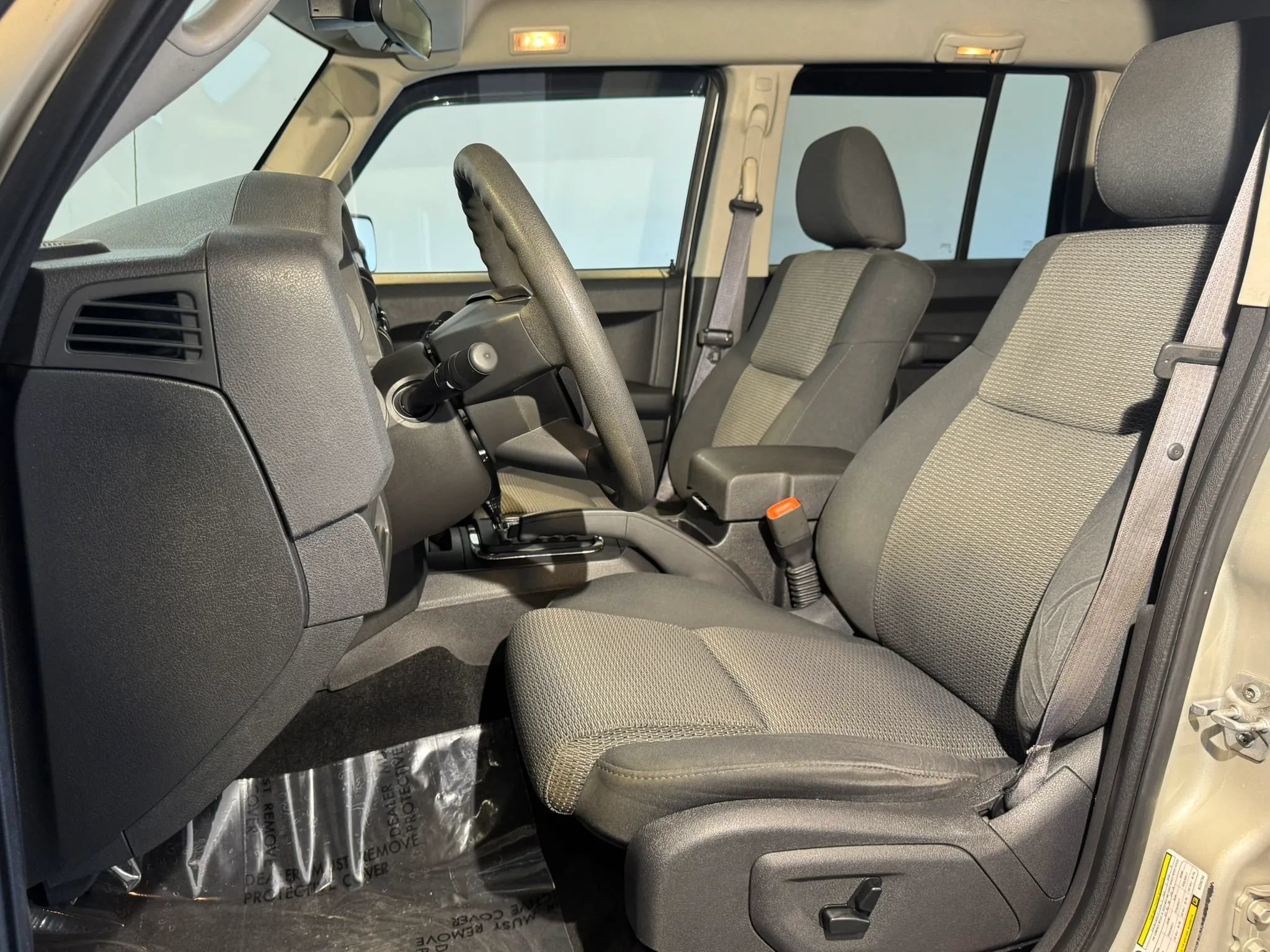 Used 2008 Jeep Commander Sport AWD/4WD image 8