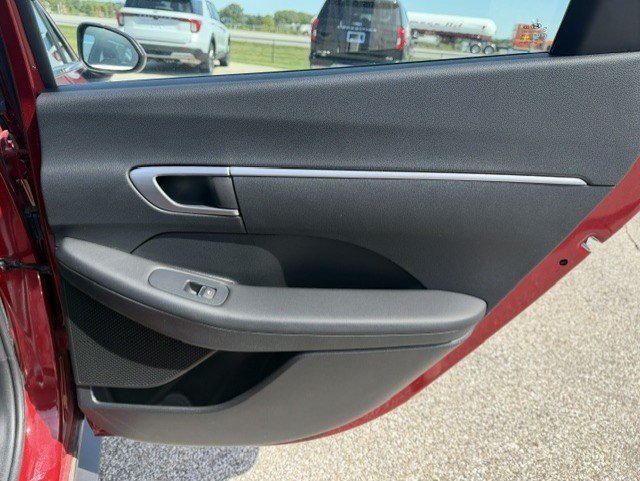 Used 2025 Hyundai Sonata SE FWD image 27