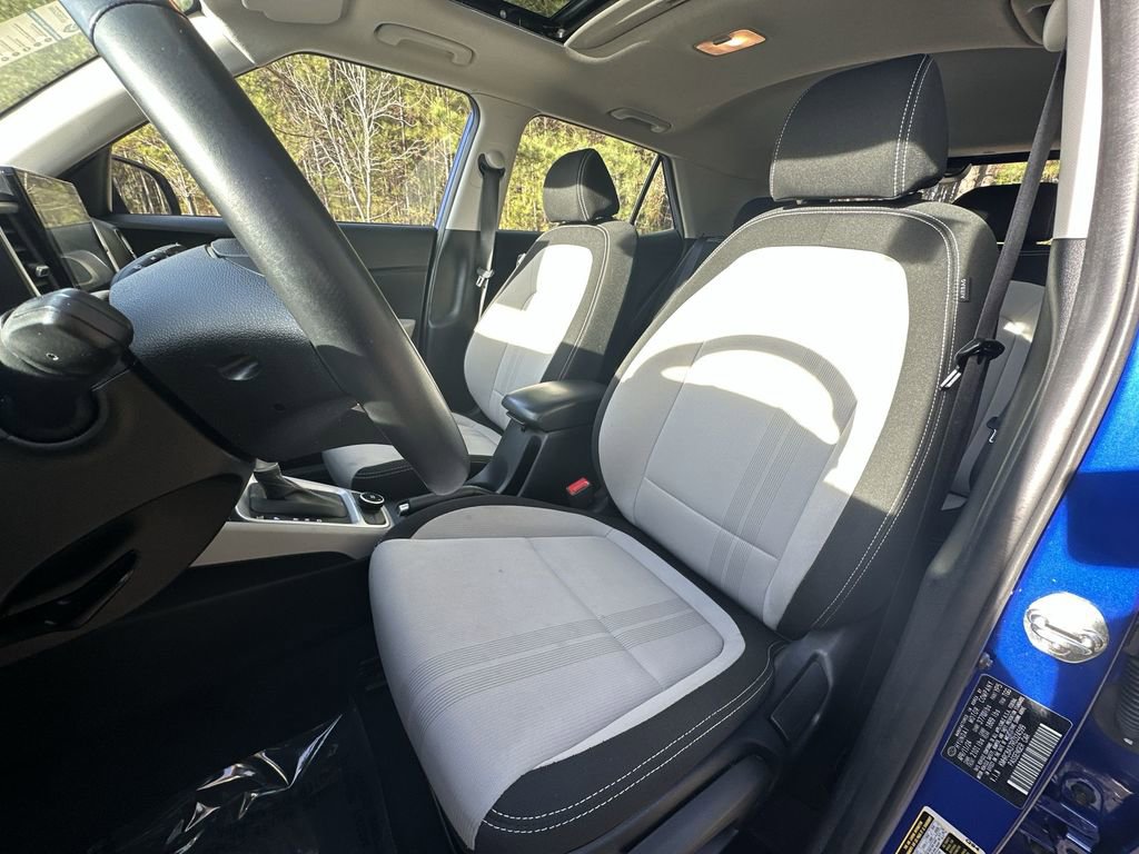 Used 2024 Hyundai Venue SEL image 13