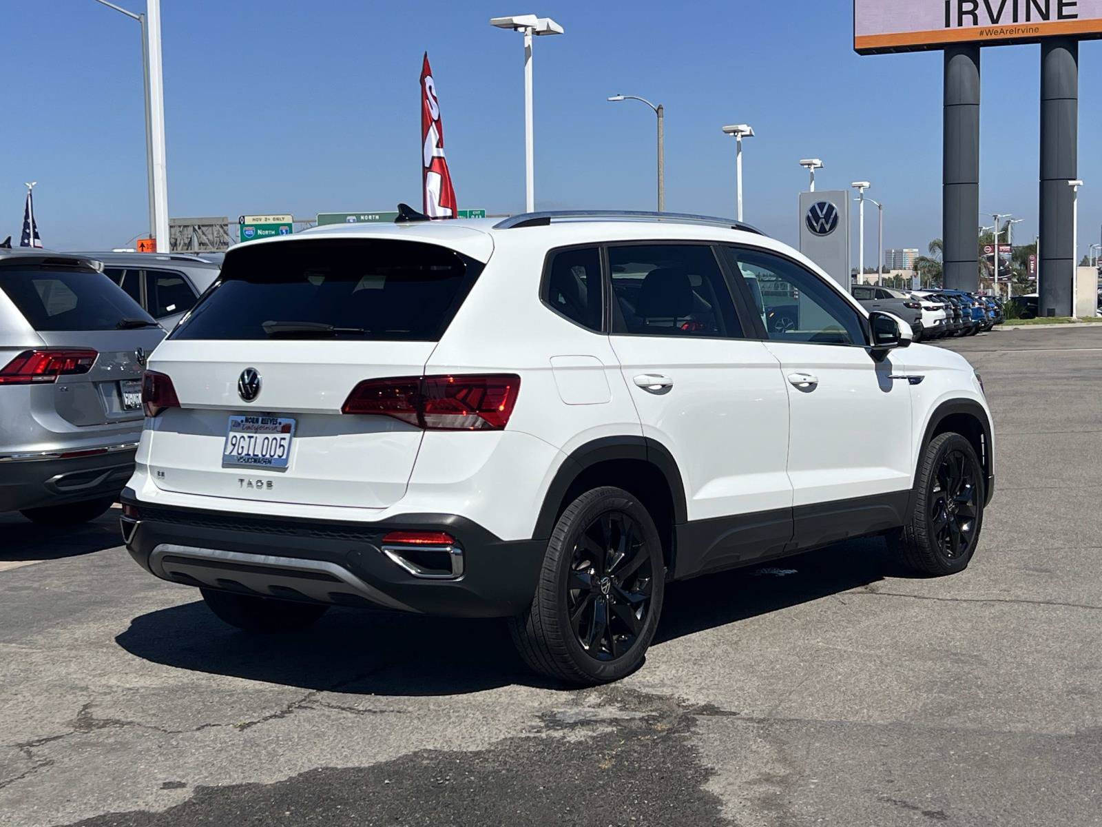 Certified 2023 Volkswagen Taos SE w/ Black Wheel Package FWD image 24