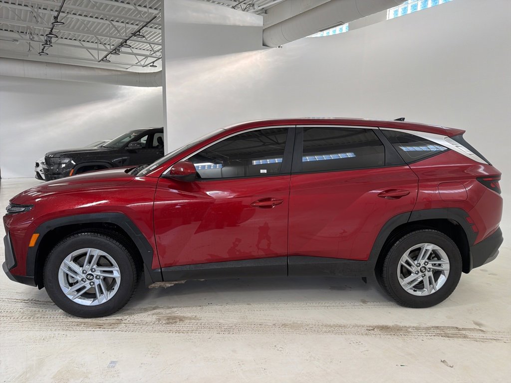 Certified 2025 Hyundai Tucson SE image 4