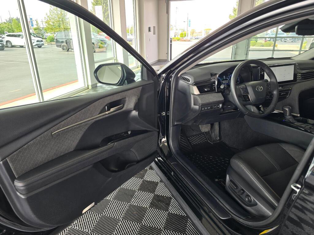 Used 2025 Toyota Camry XLE FWD image 19
