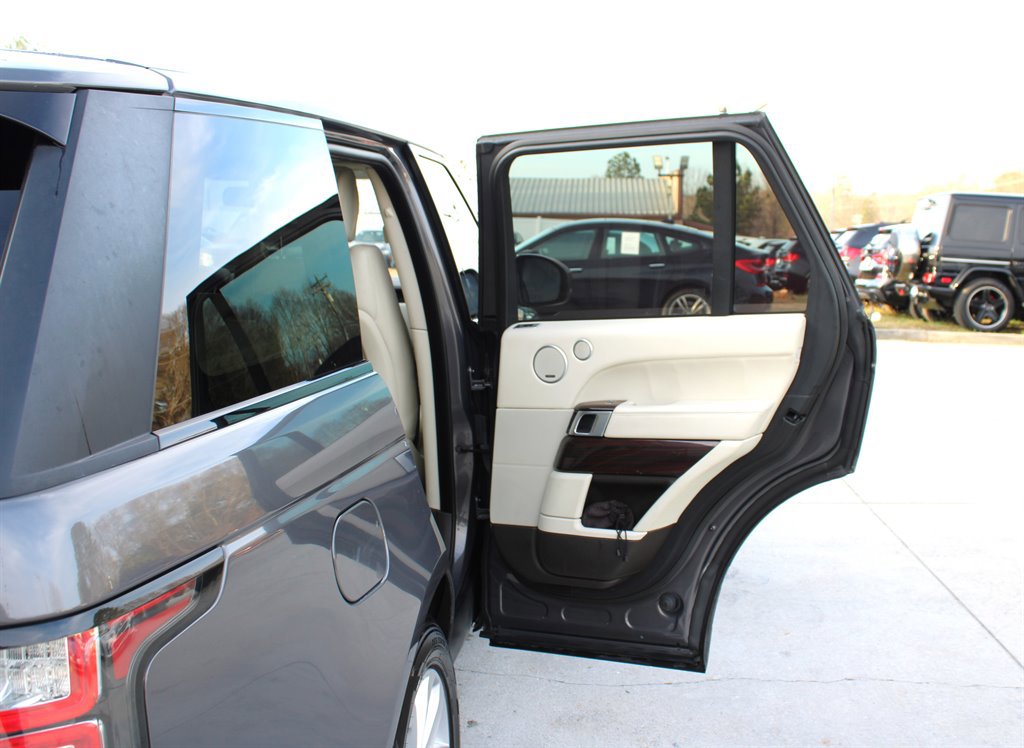 Used 2016 Land Rover Range Rover HSE image 45