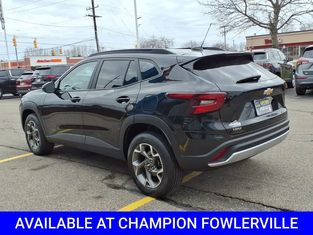 Used 2025 Chevrolet Trax LT image 5
