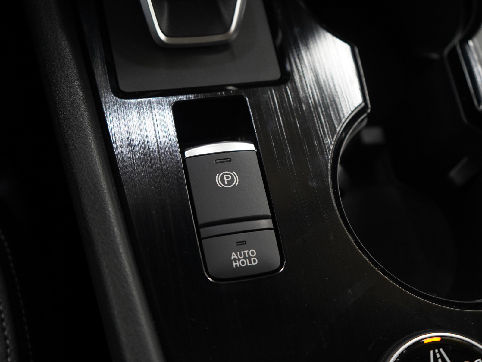 Used 2025 Nissan Rogue SL AWD/4WD image 26