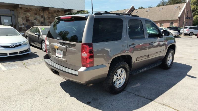 Used 2014 Chevrolet Tahoe LT w/ Luxury Package RWD image 5