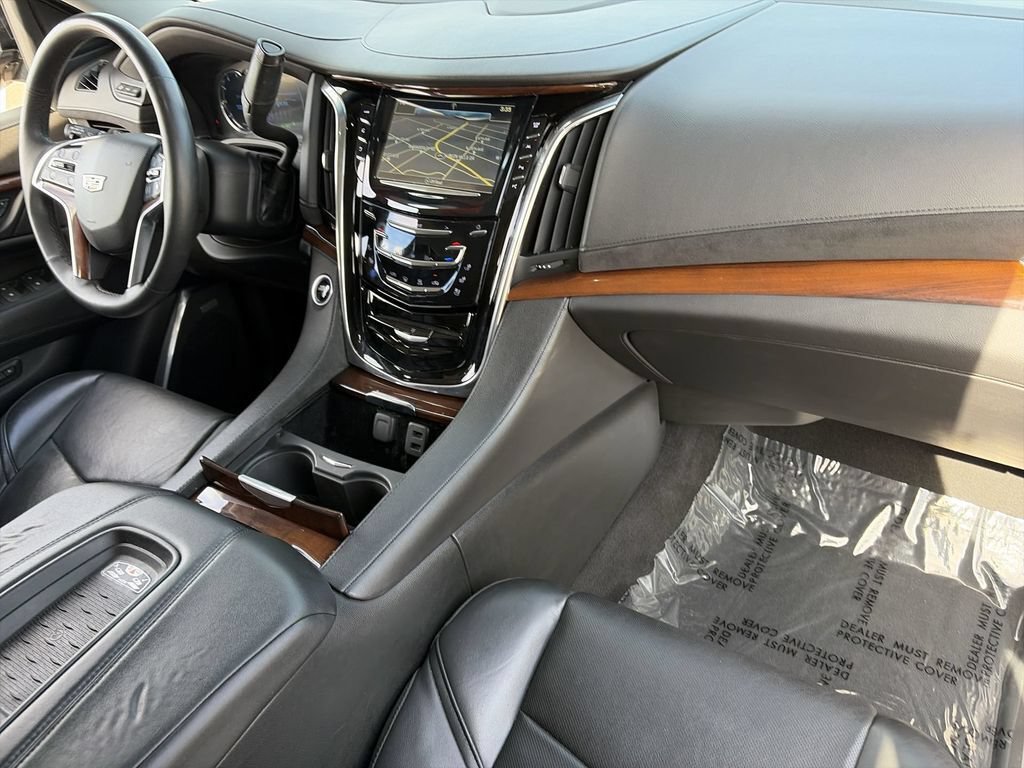 Used 2017 Cadillac Escalade Premium Luxury AWD/4WD image 28