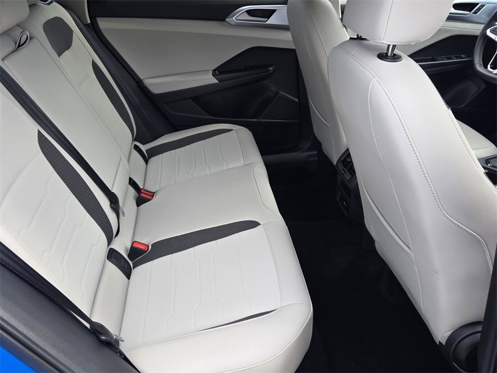 Certified 2025 Volkswagen Taos SE image 17