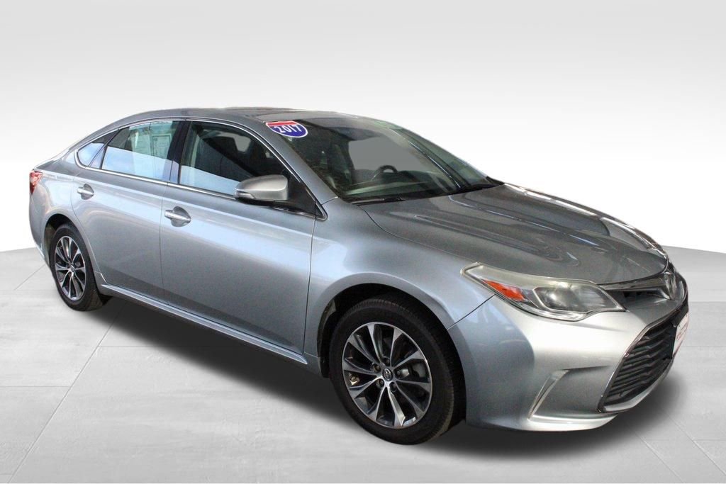 Used 2017 Toyota Avalon XLE image 12