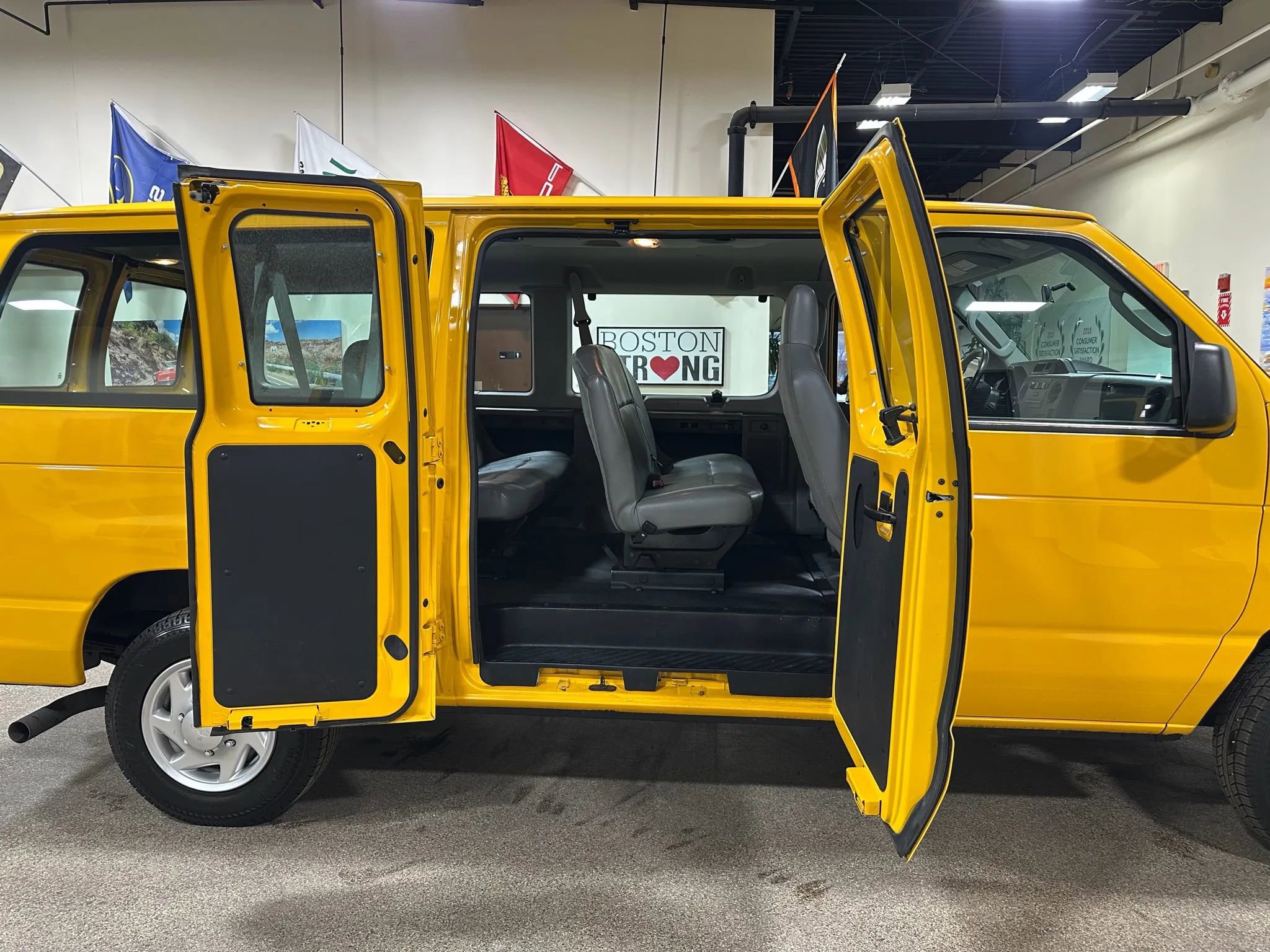 Used 2011 Ford E-150 and Econoline 150 Wagon RWD image 14