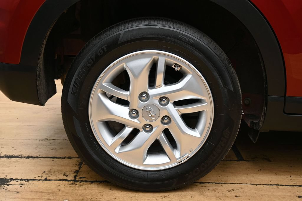 Used 2025 Hyundai Venue SE FWD image 13