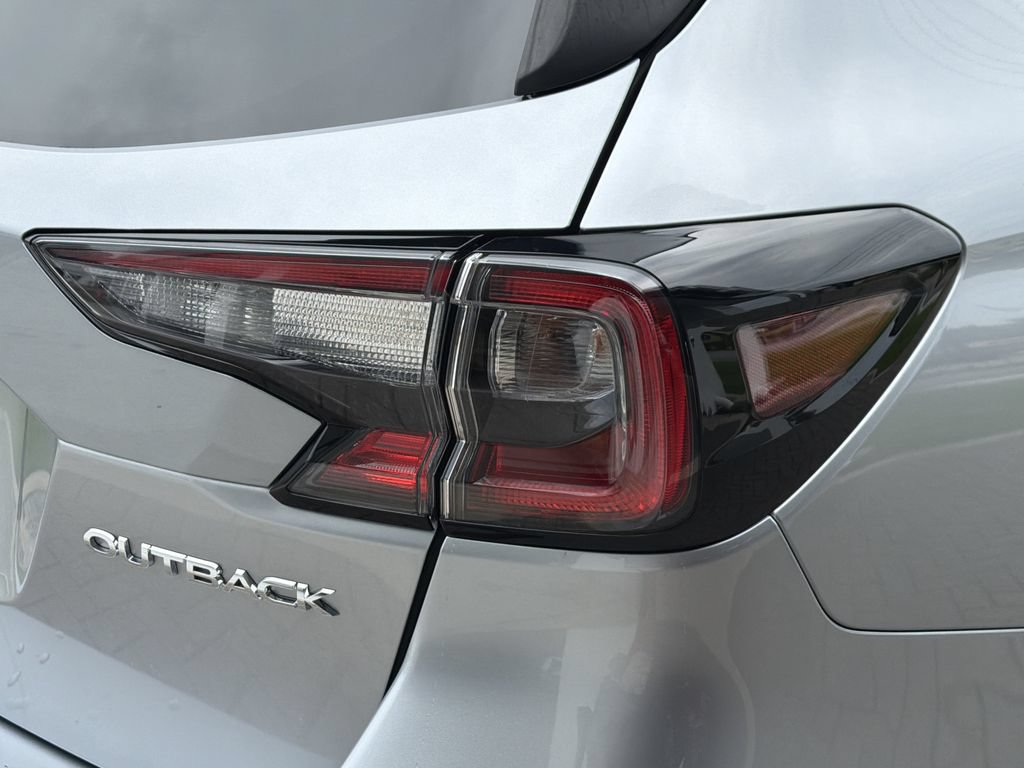 Certified 2025 Subaru Outback Limited AWD/4WD image 11