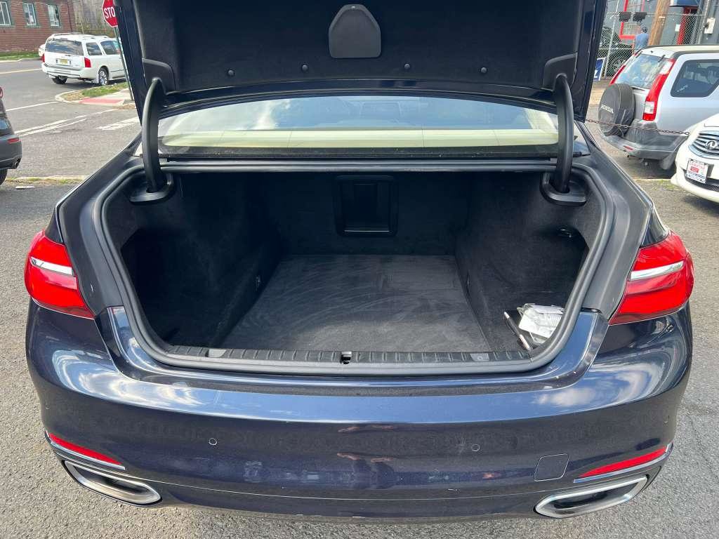 Used 2016 BMW 750i xDrive image 19