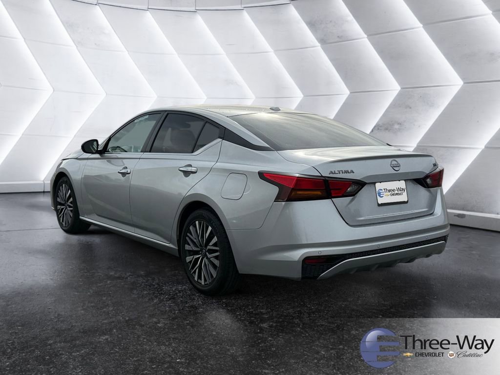 Used 2024 Nissan Altima 2.5 SV image 3