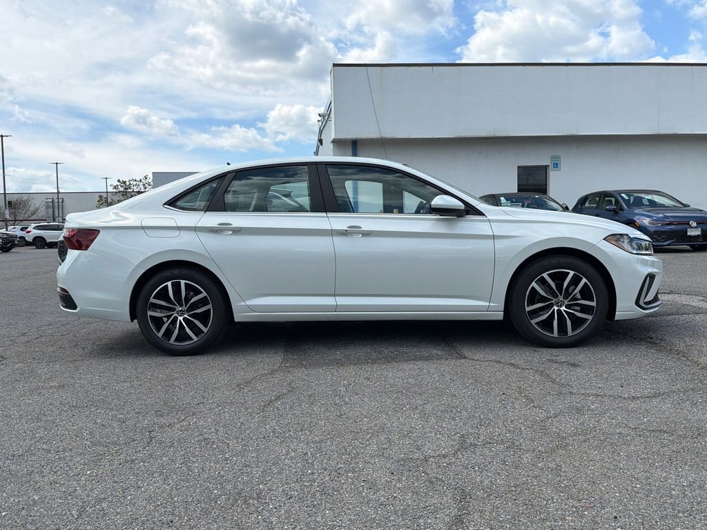 New 2026 Volkswagen Jetta SE image 2