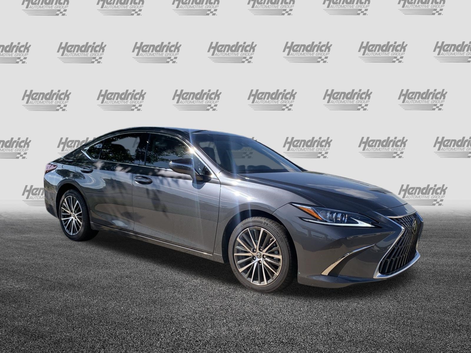 Used 2025 Lexus ES 350 w/ Premium Package FWD image 2