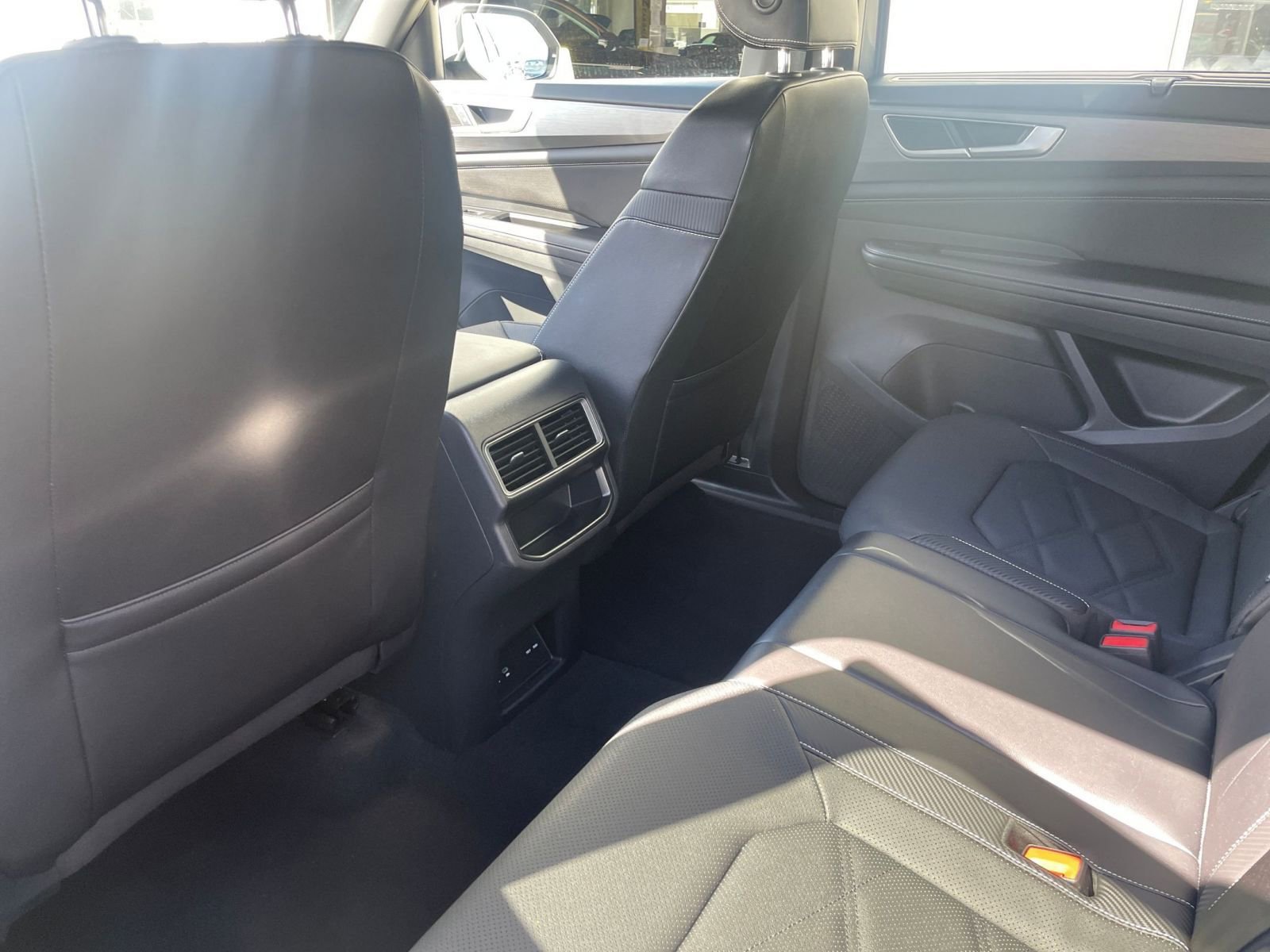 Used 2025 Volkswagen Atlas Cross Sport SE image 24