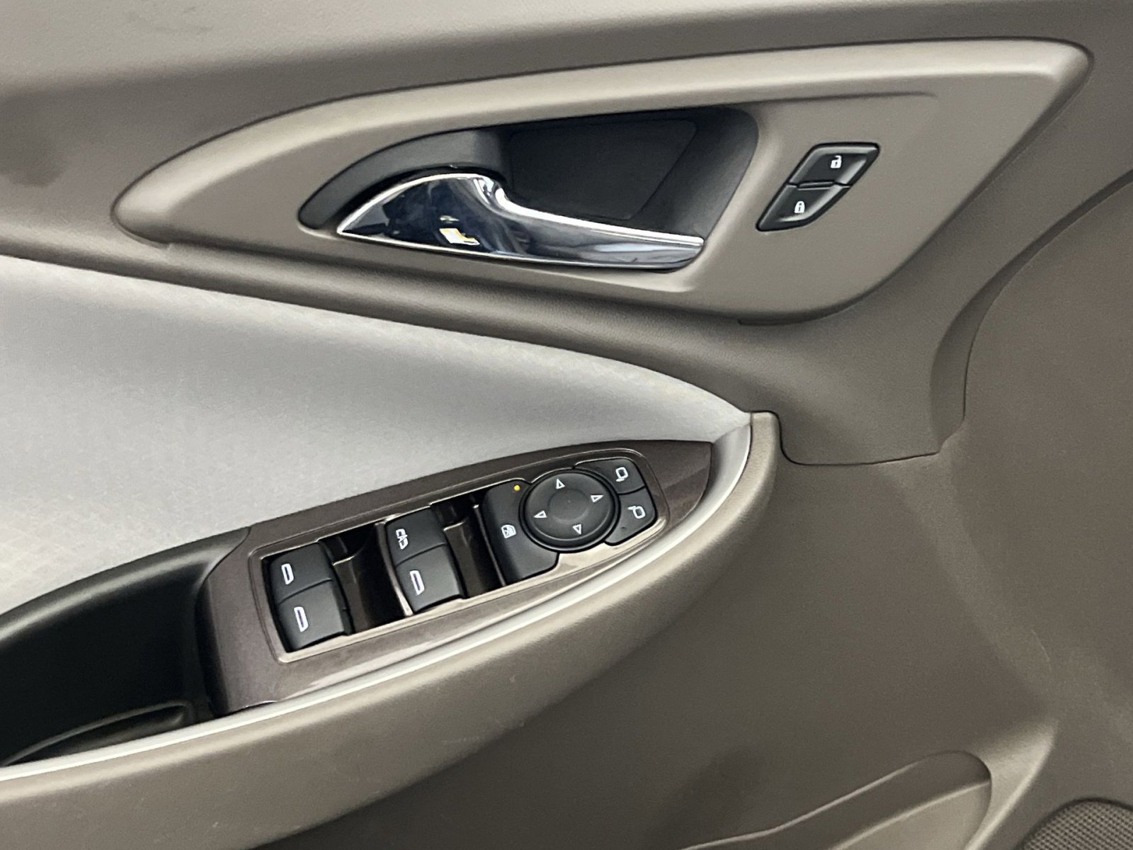 Used 2022 Chevrolet Malibu LT FWD image 14
