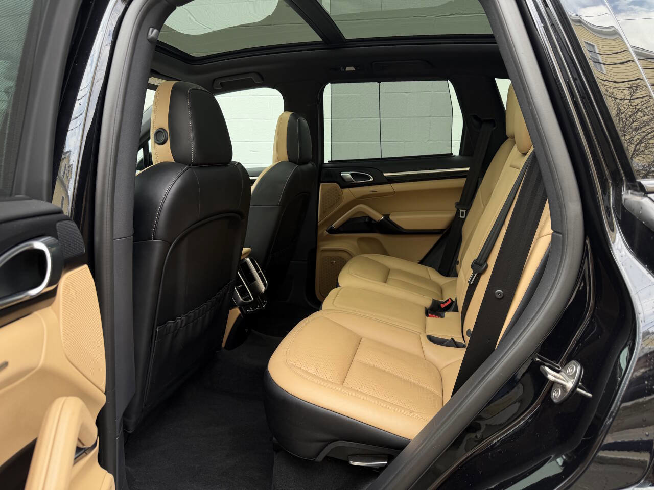 Used 2018 Porsche Cayenne S Platinum image 39