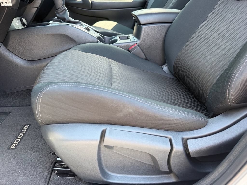Used 2019 Nissan Rogue S FWD image 11