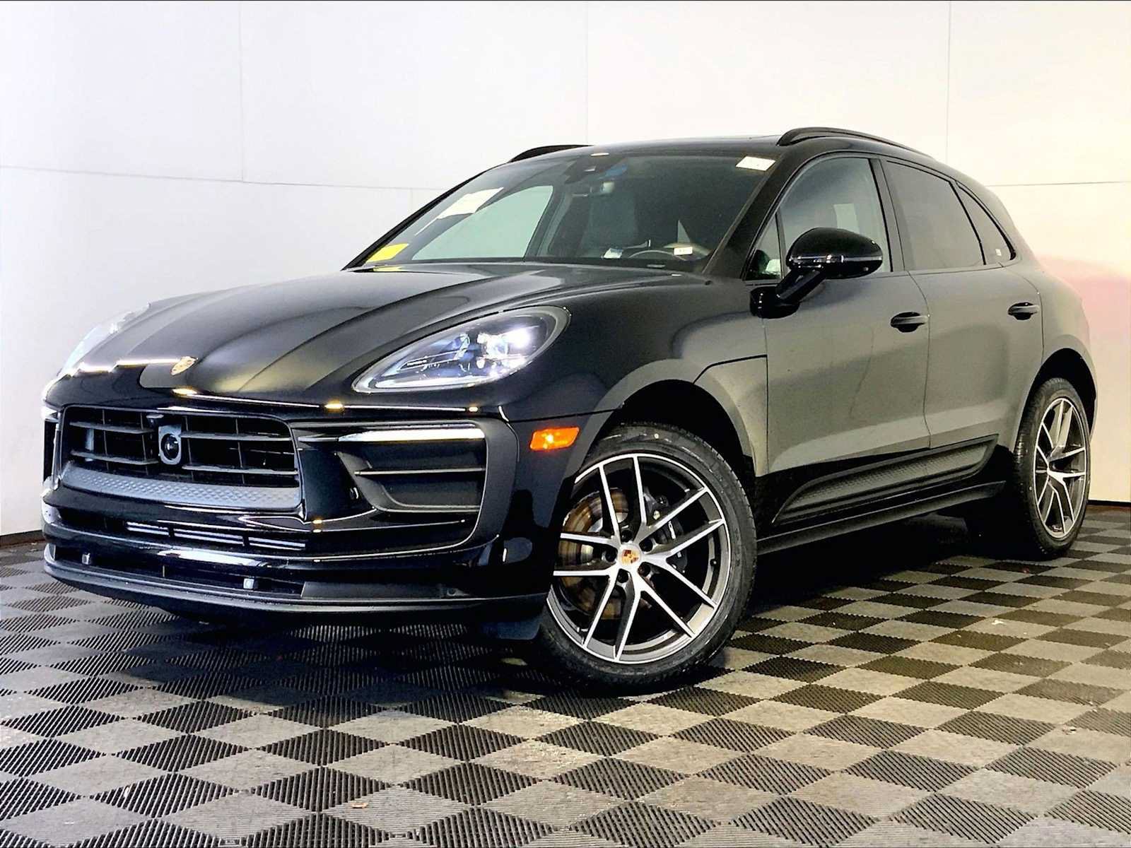 New 2026 Porsche Macan AWD/4WD image 1