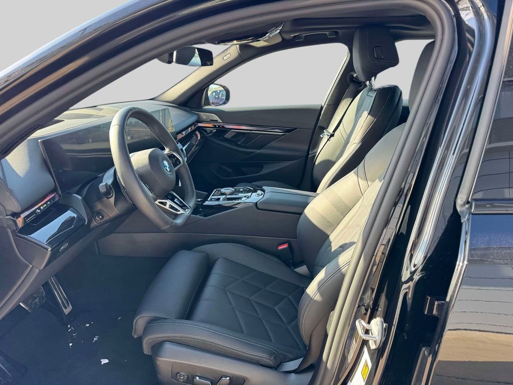 Certified 2025 BMW i5 xDrive40 w/ M Sport Package image 10