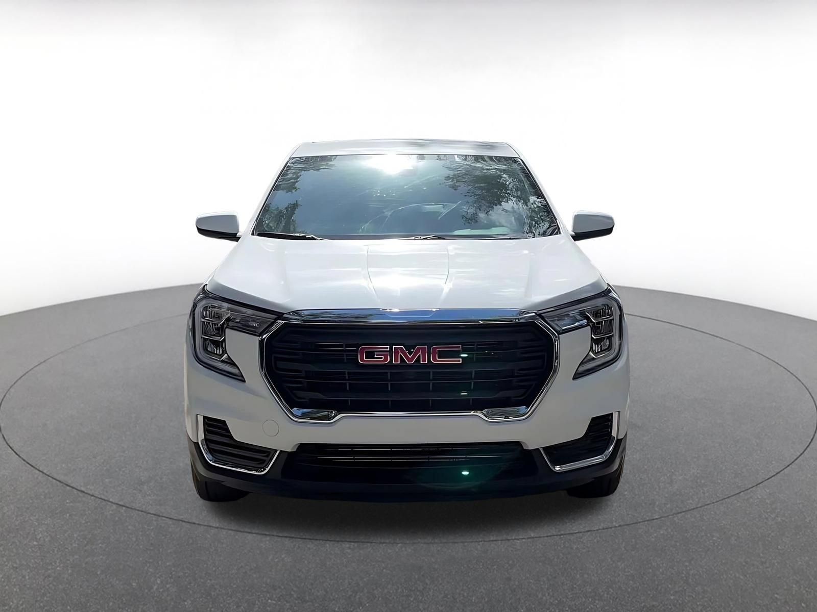 Used 2024 GMC Terrain SLE FWD image 4