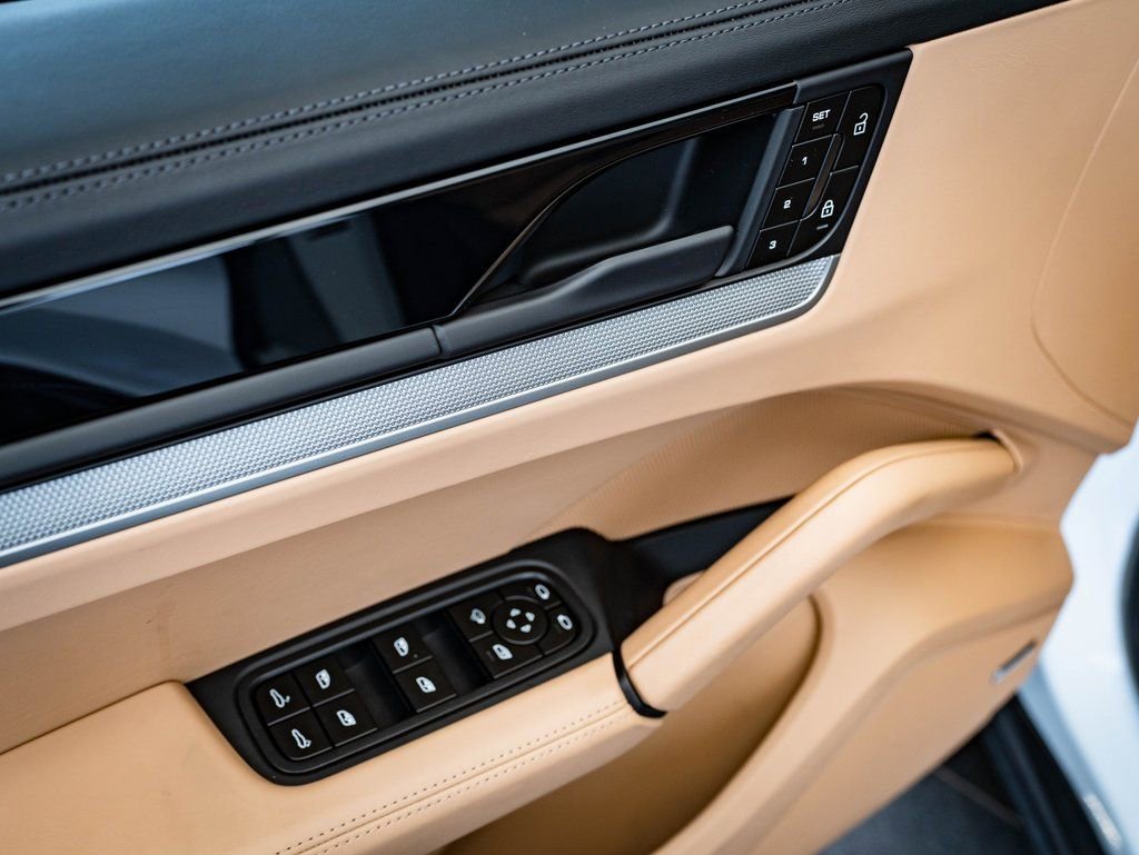 Certified 2024 Porsche Cayenne Coupe AWD/4WD image 24