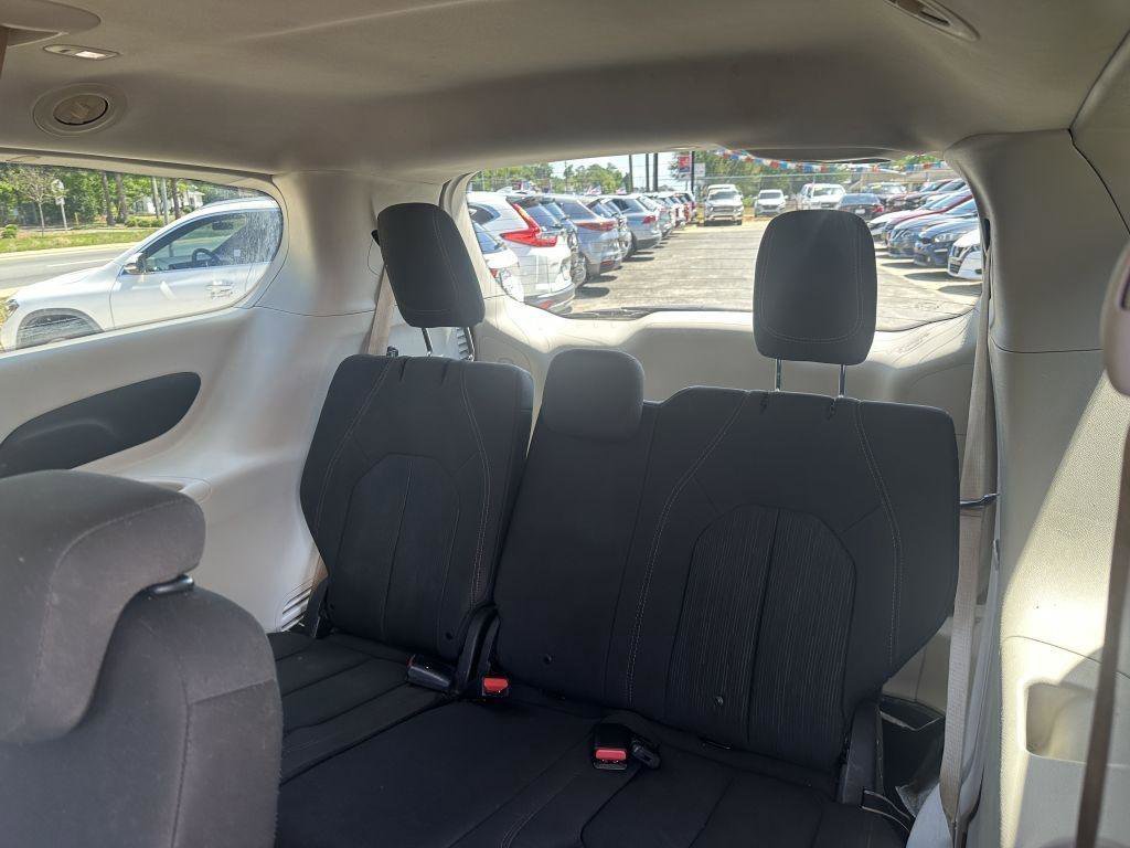 Used 2019 Chrysler Pacifica Touring Plus FWD image 10