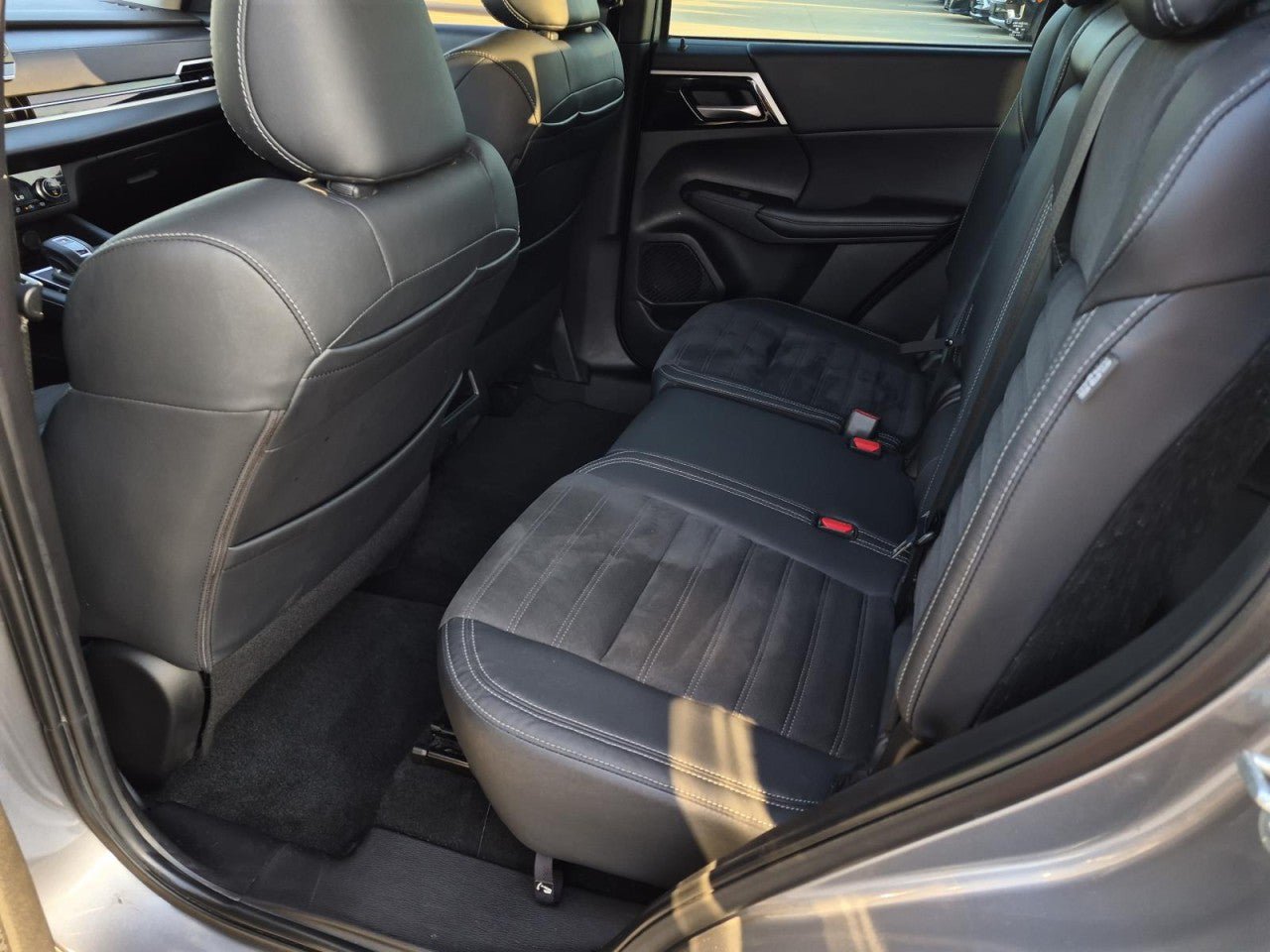 Used 2023 Mitsubishi Outlander SE AWD/4WD image 15