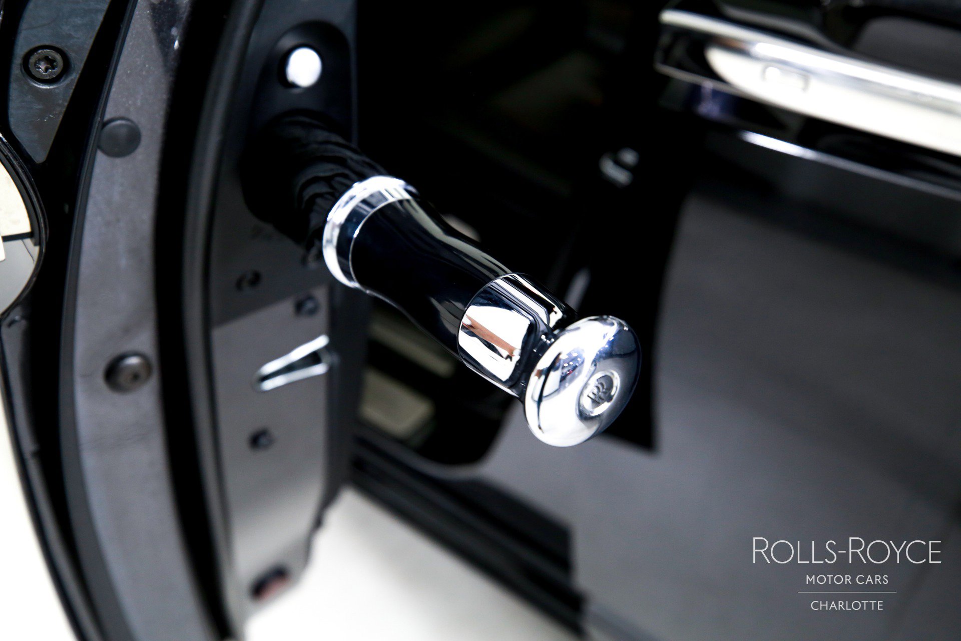 Used 2015 Rolls-Royce Ghost image 16