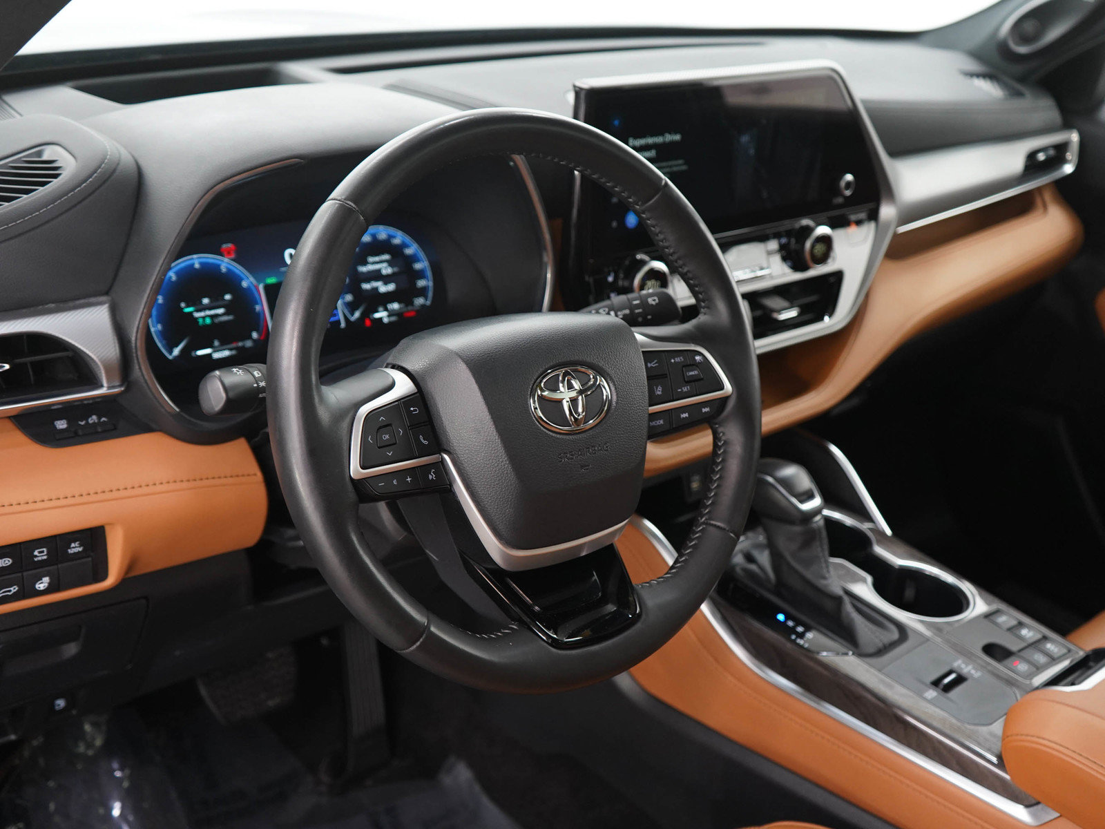 Used 2025 Toyota Highlander Platinum AWD/4WD image 21