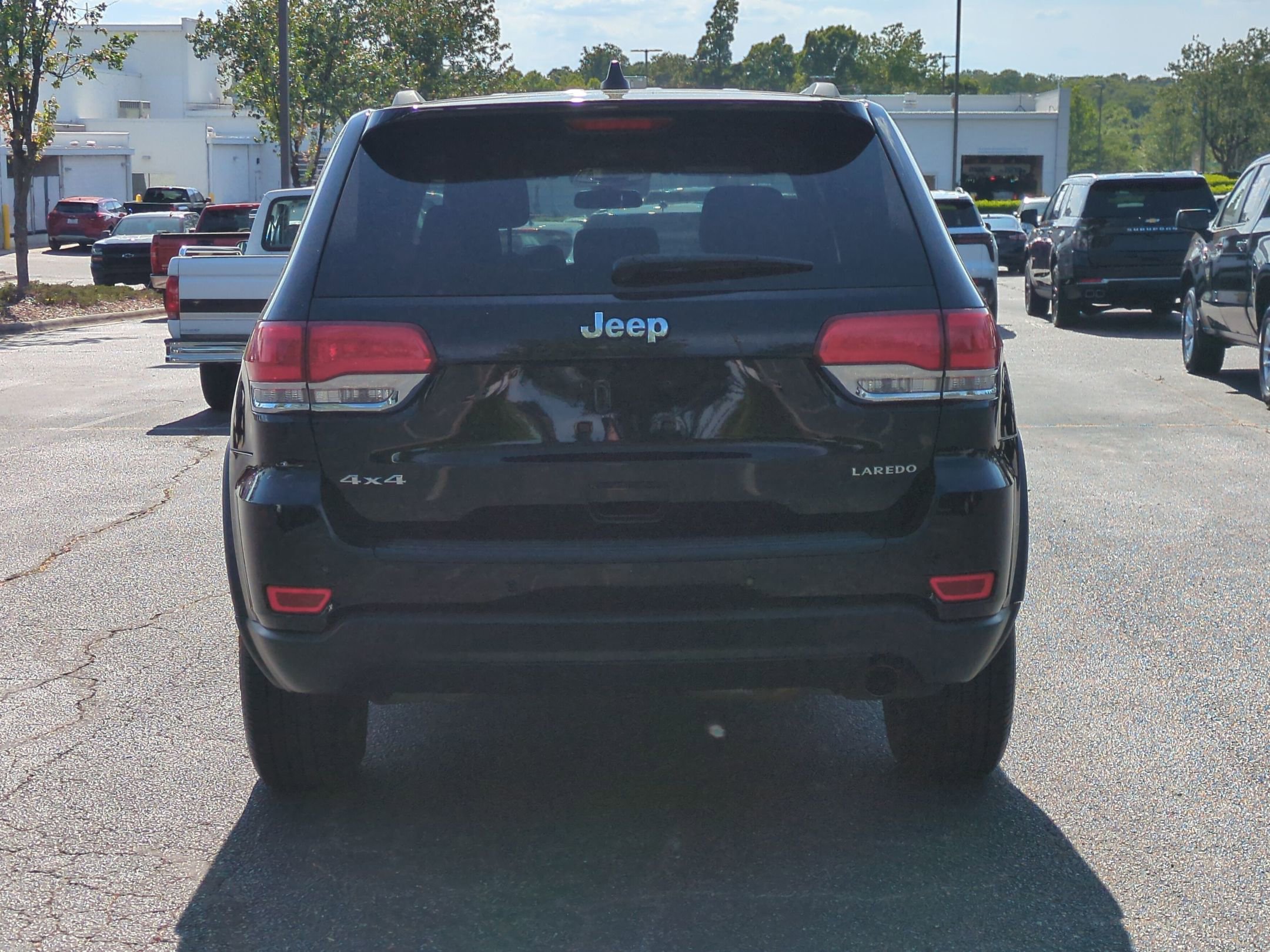Used 2019 Jeep Grand Cherokee Laredo AWD/4WD image 9