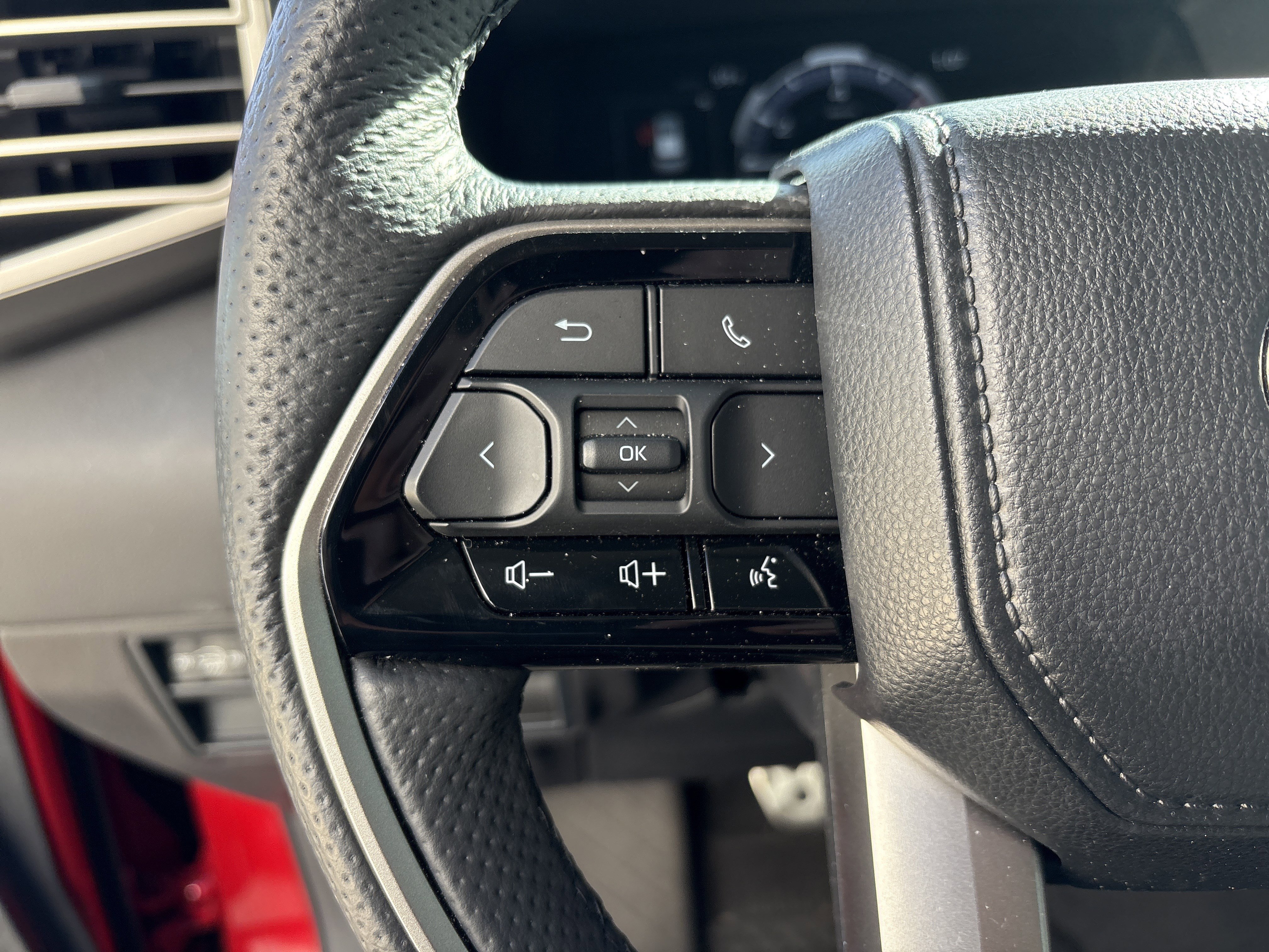 Used 2024 Toyota Sequoia Limited image 19