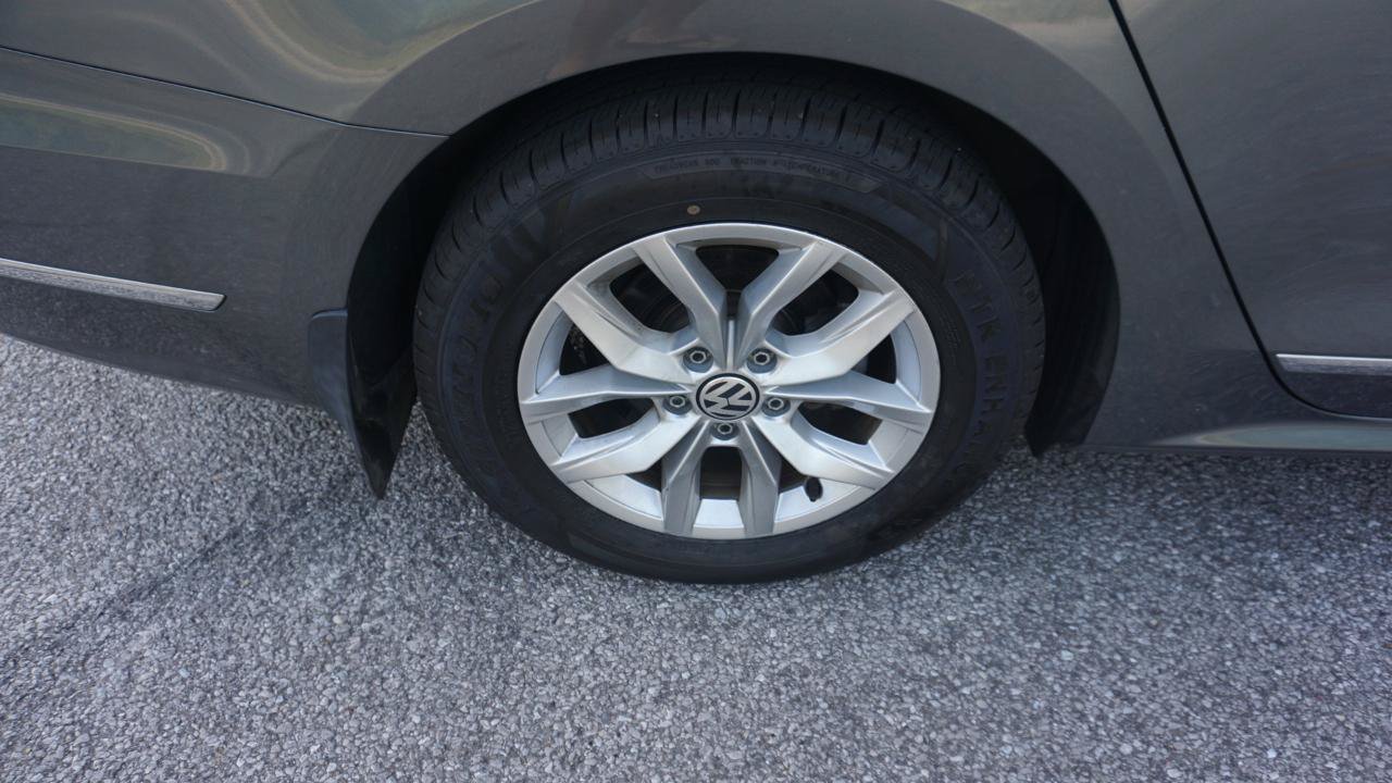 Used 2017 Volkswagen Passat 1.8T S FWD image 11