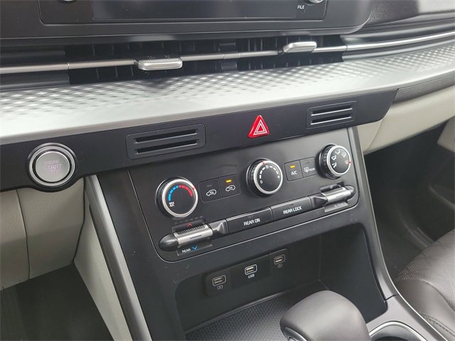 Certified 2023 Kia Carnival LX image 18