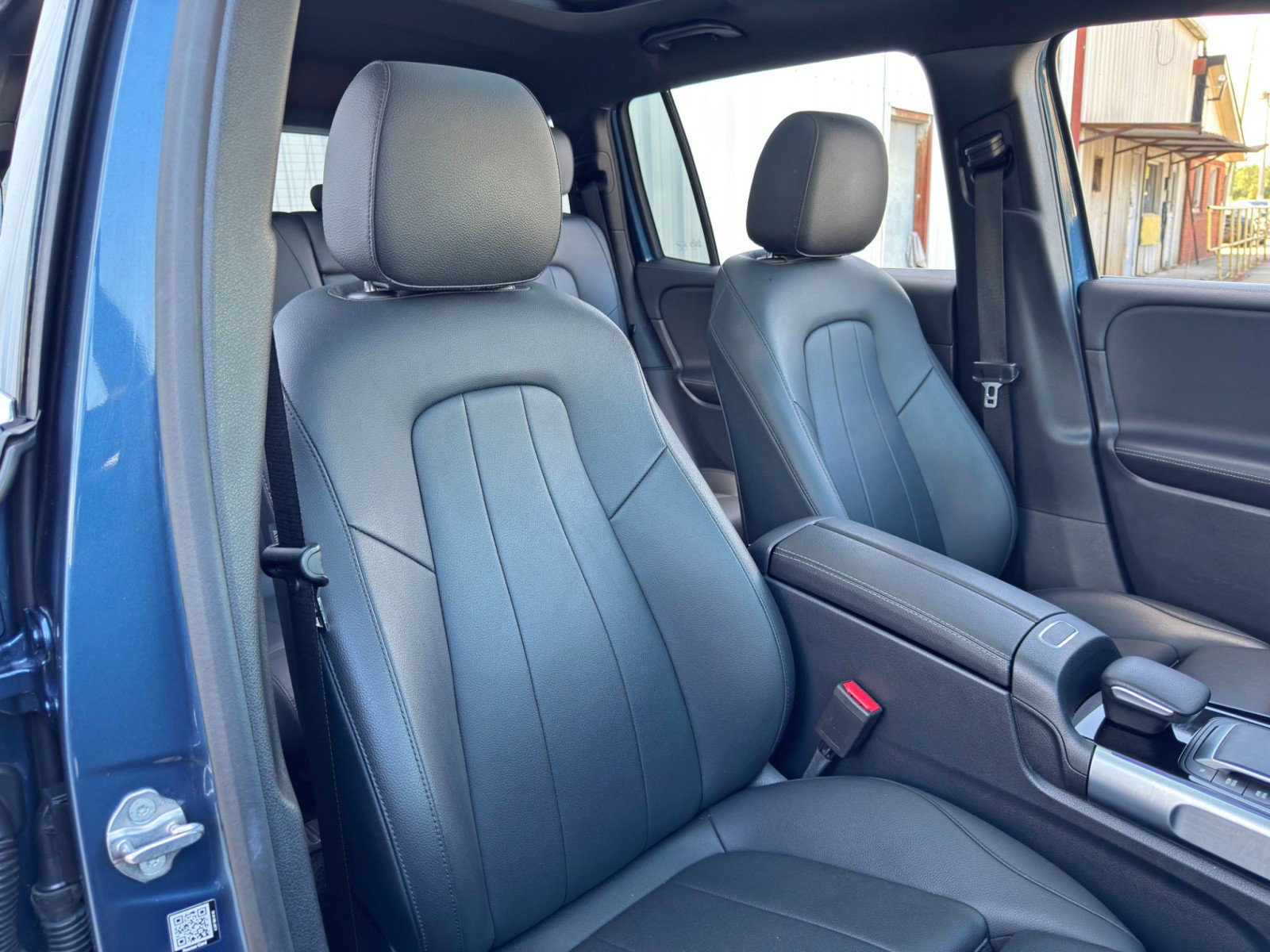 Used 2023 Mercedes-Benz GLB 250 w/ Premium Package image 39