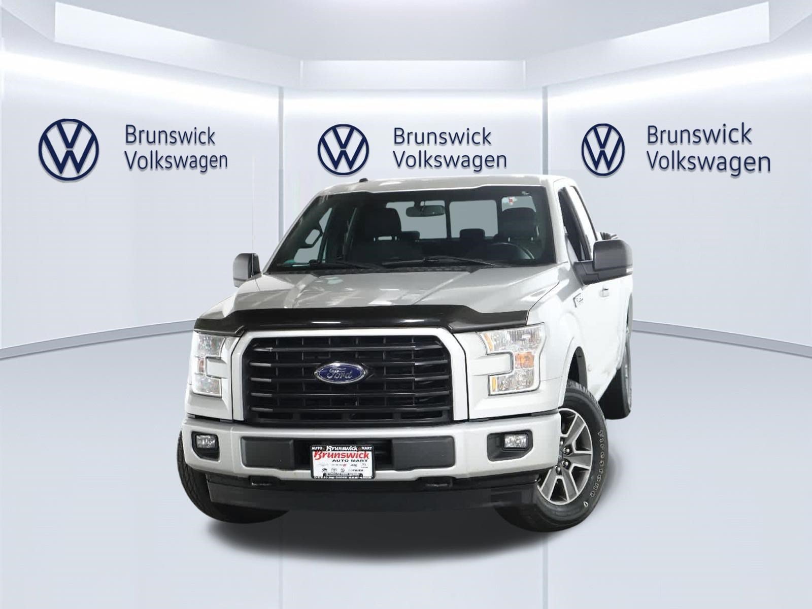 Used 2017 Ford F150 XLT w/ Equipment Group 302A Luxury AWD/4WD image 3
