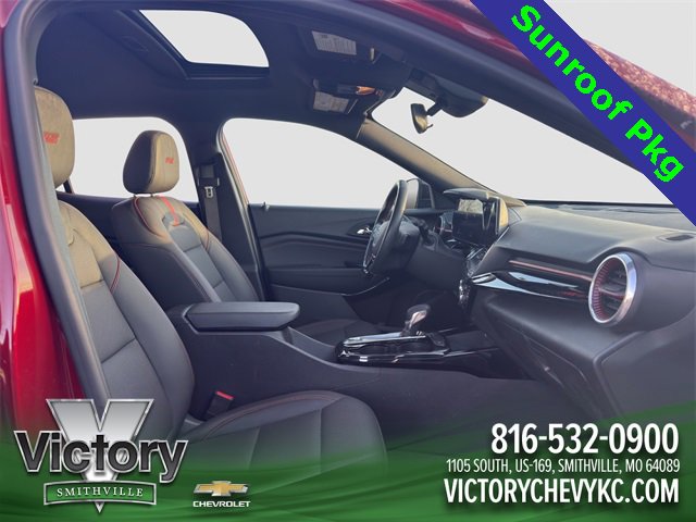 Used 2025 Chevrolet Trax RS w/ Sunroof Package image 17