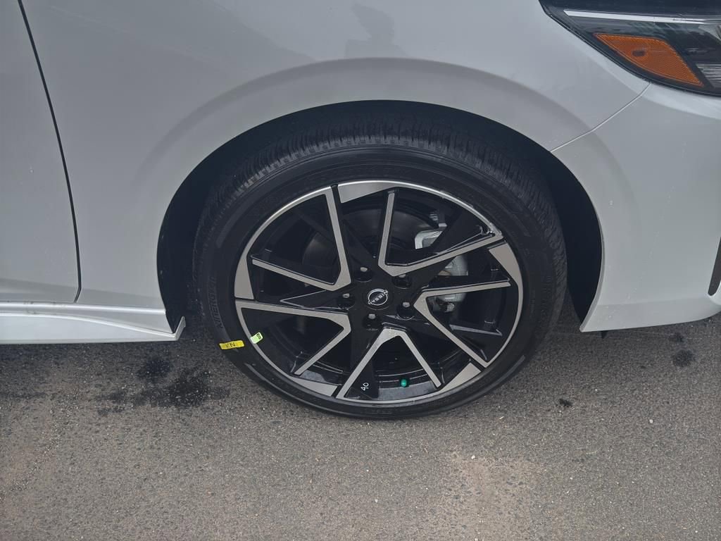 New 2025 Nissan Sentra SR image 9