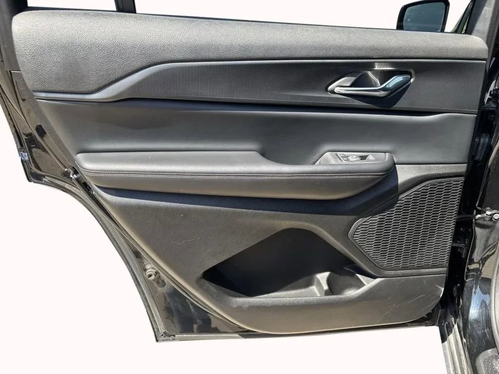 Used 2024 Jeep Grand Cherokee L Laredo image 13