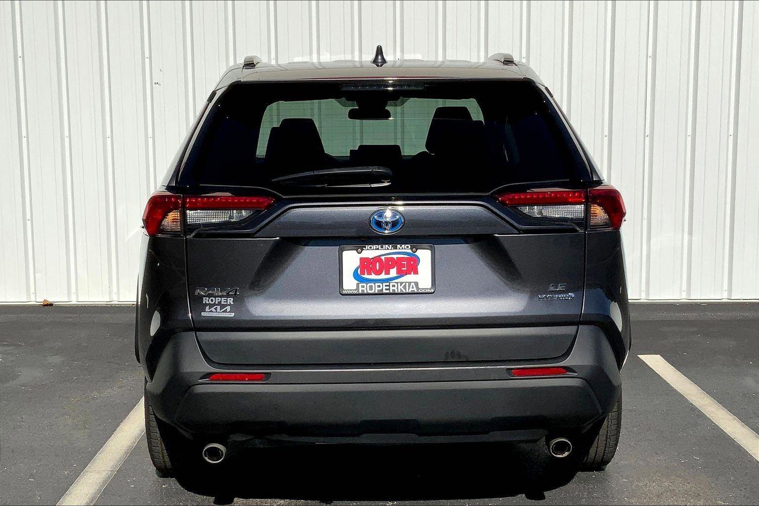 Used 2022 Toyota RAV4 LE image 4