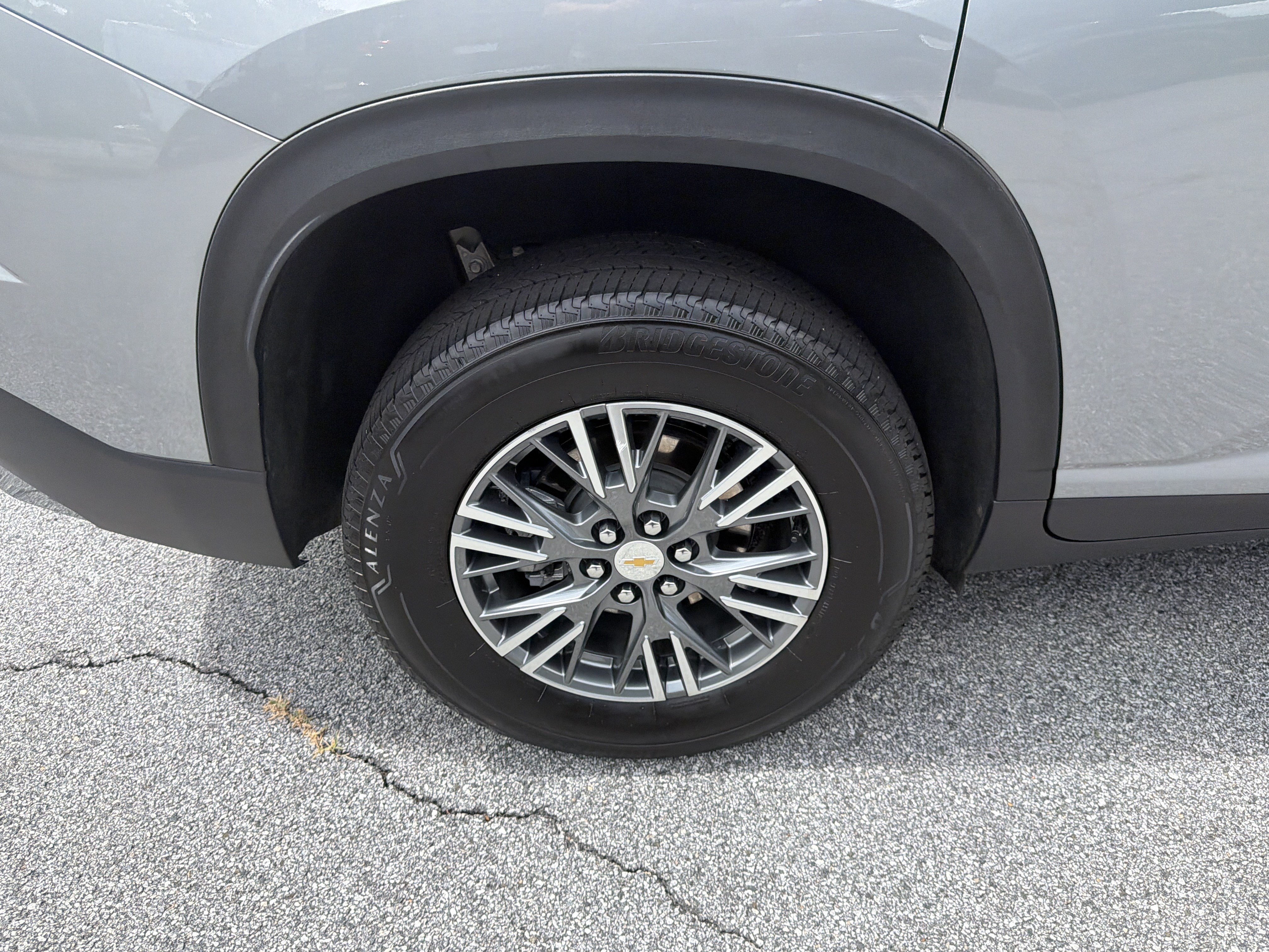 Used 2025 Chevrolet Traverse LT FWD image 21
