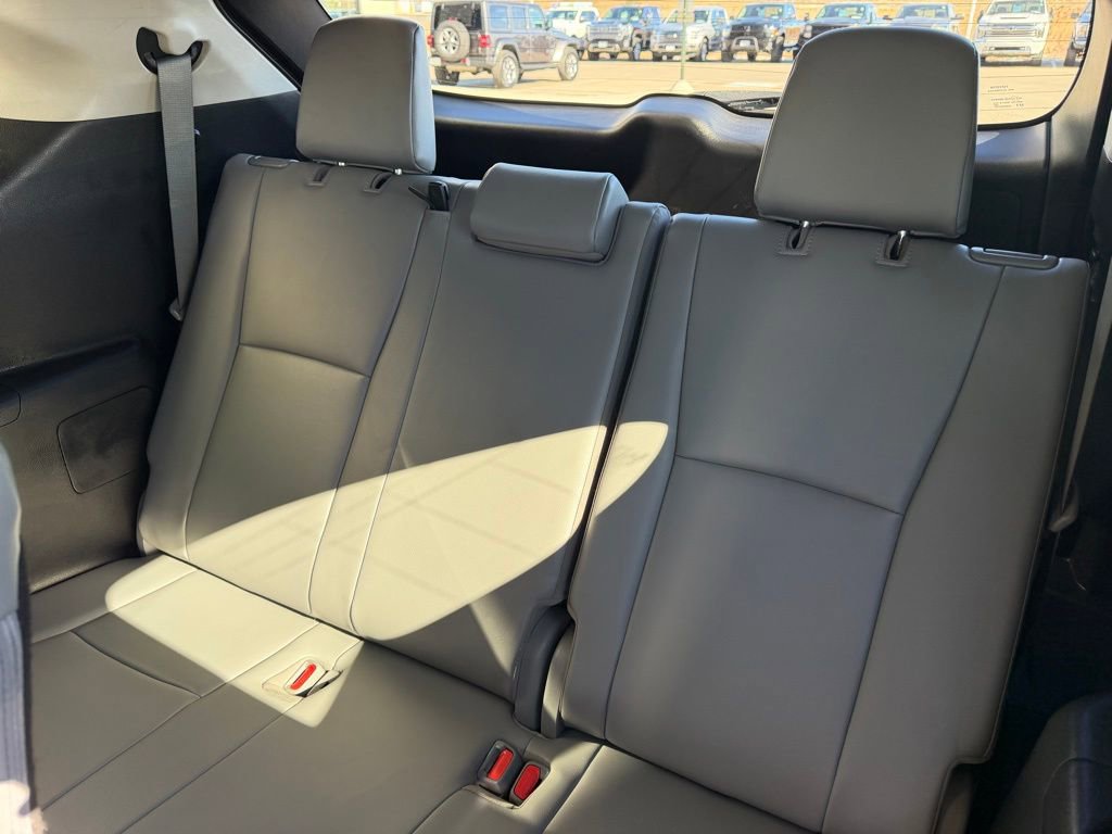 Used 2022 Toyota Highlander XLE image 24